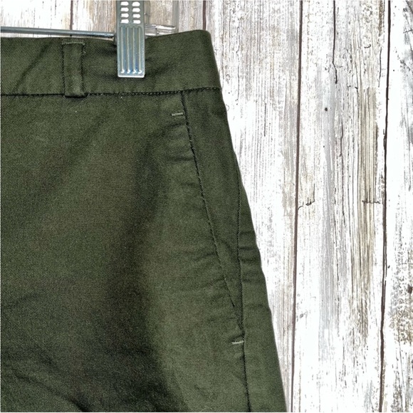 NWT Banana Republic Dark Green Latch Button 5” Inseam Shorts - Picture 3 of 6